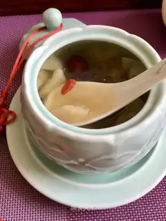 Peach stewed swallow nest