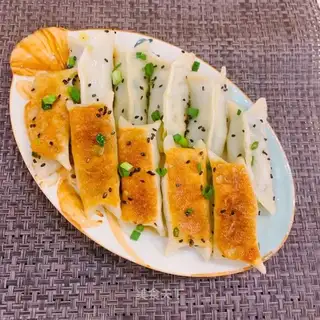 Cream pan sticker