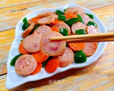 Pepper carrots and sausages