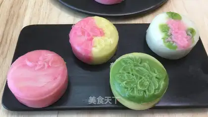 Colored ice lunar pie