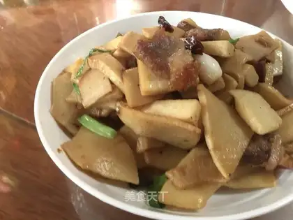 Fresh bamboo and fried meat