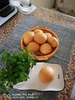Flamingo cream buns