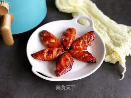 Quick, hands on the wings