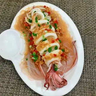 Fans steam squid