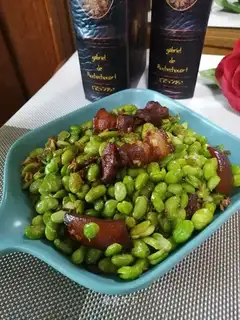 Soybeans with red meat