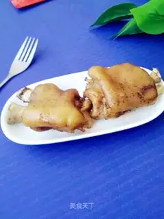 Roasted pig hoof