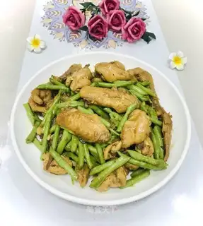 Chicken with beans