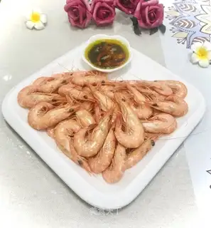 Nine knots of shrimp