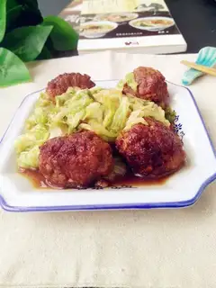 Porkballs with cabbage