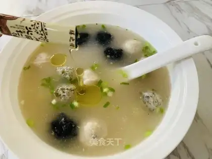 Pyramid butter and melon seafood