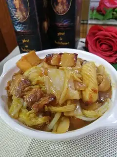 Cracker stew, pink cabbage