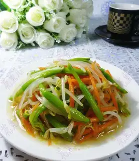 The green bean sprouts with yellow flower