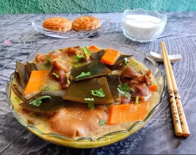 Sea-carrot pig hoof soup