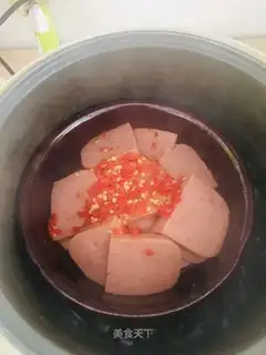 Pretzel steamed lunch meat