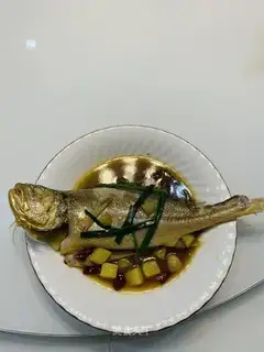 Red-burned yellow fish