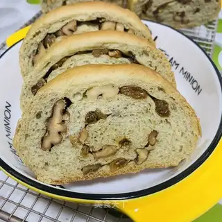 Tea and nut bread