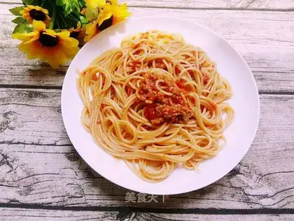 Tomato sauce pasta