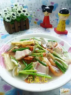 Shrimp clams and saline bamboo soup