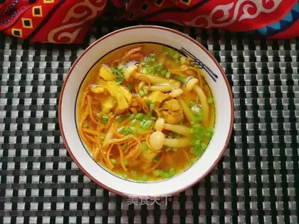 White fungus weed chicken leg soup