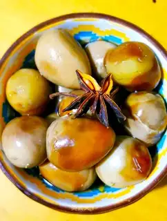 Five quail eggs