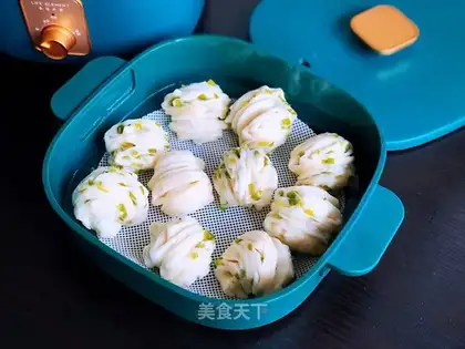 Mini onion roll