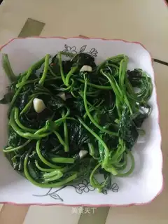 Clear the red potato leaves