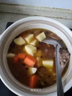 A casserole chicken with potatoes