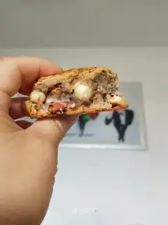 A wide moon cake