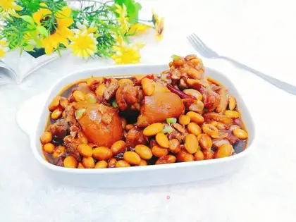 Sweet, spicy soy feet