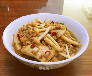 White mushrooms, tofu