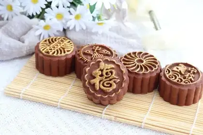 Net and black moon cakes