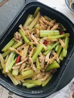 Celery fried meat