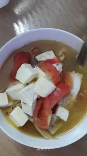 Tomato tofu fish head soup