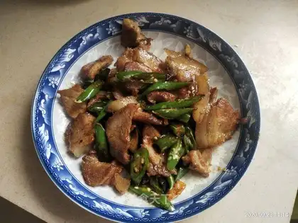 Pyramid fried pork