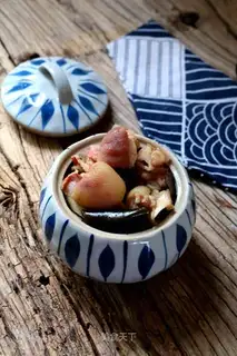 Sea hog hoof soup