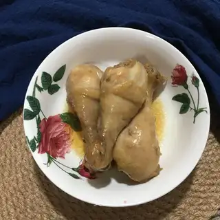 Chicken leg with sauce