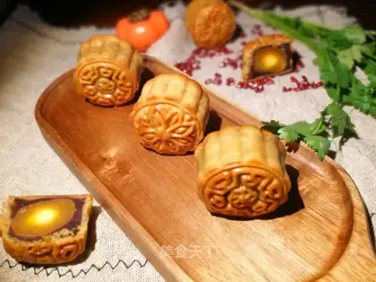 Mid-Autumn Soybean Yellow Mooncake