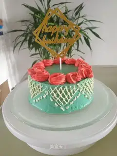 A simple bouquet of rose cake