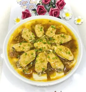 Chicken wings and tofu