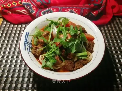 Carrot garlic beef noodles