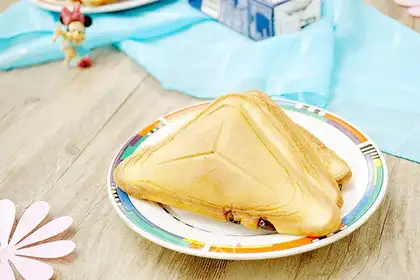 Creaming cranberry triangle