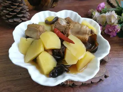 Black-eared potato stew ribs
