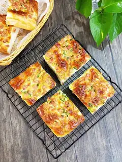 Onion ham bread