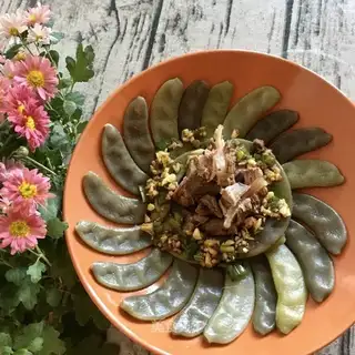 ♪ Donkey twirling beans ♪