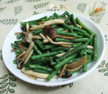 Tea mushrooms, fried beans