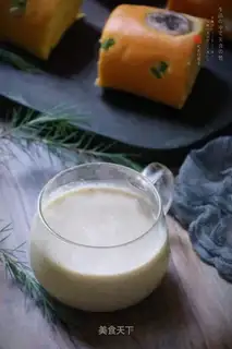 Coconut-banana omelet juice