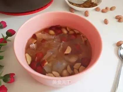 Silver-ear peanut-tree soup