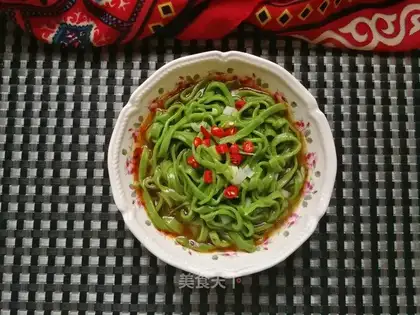Spicy spinach noodles