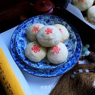A tan green bean mooncake
