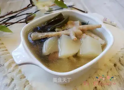 Roach seaweed soup